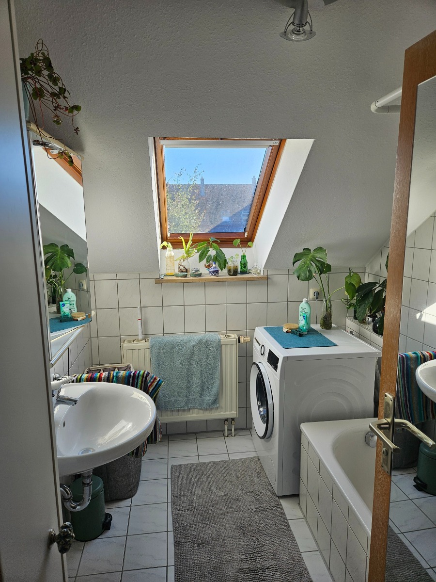 Tageslichtbad mit Wanne Etagenwohnung Neu-Ulm