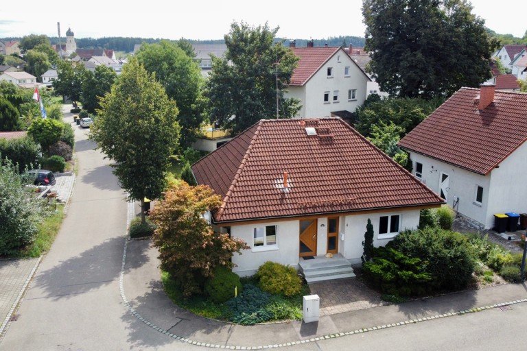 Au�enansicht Westerstetten Einfamilienhaus Sch�ner Bungalow in Westerstetten in Top-Zustand - ein Haus zum Verlieben