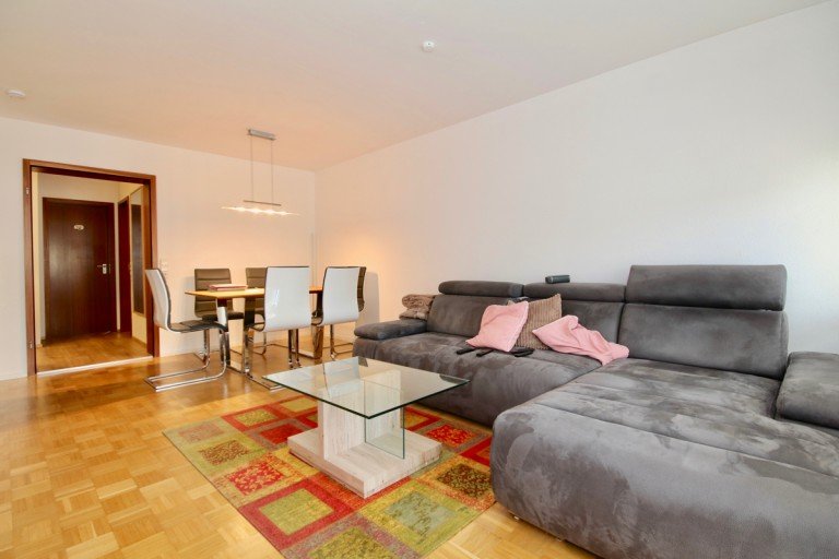 Wohn-/Essbereich Neu-Ulm Etagenwohnung H�bsche 2-Zimmer-Wohnung mit �berdachtem Westbalkon im Herzen von Neu-Ulm